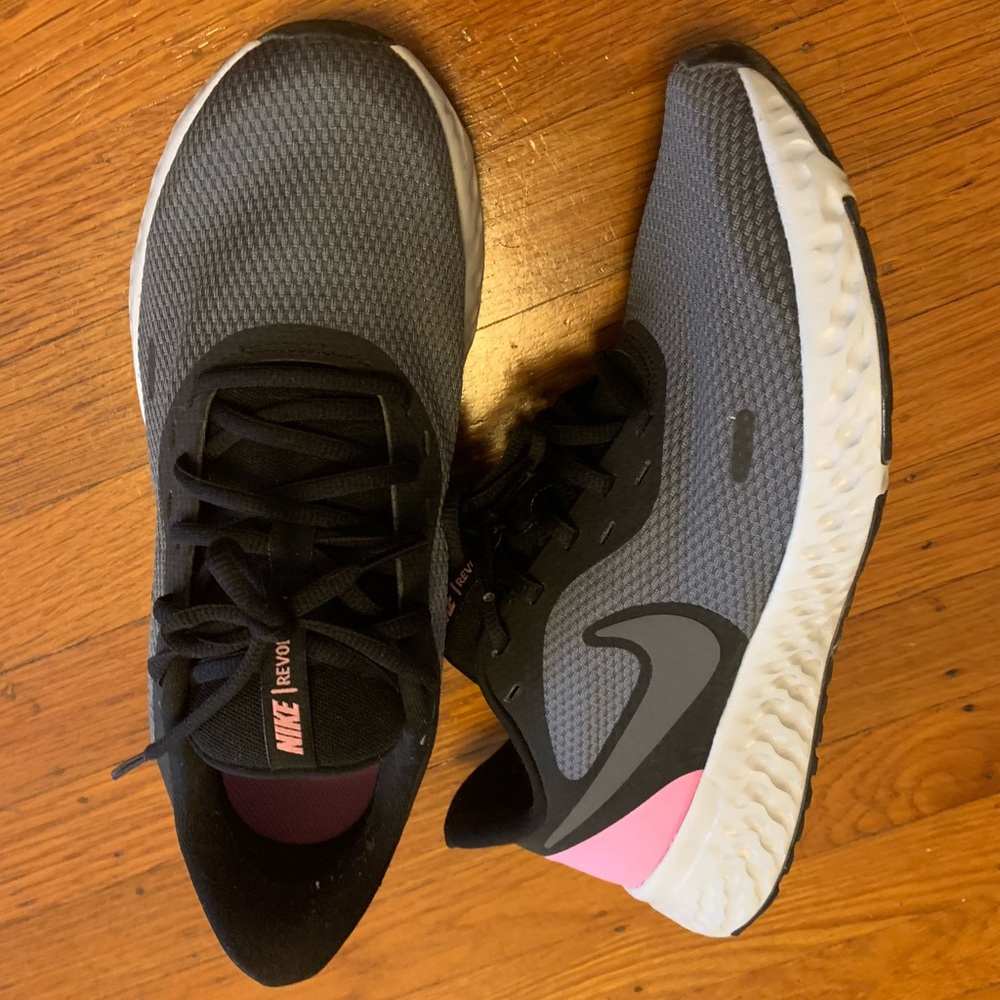 Nike Revolution Running Shoes sz 10 like New!